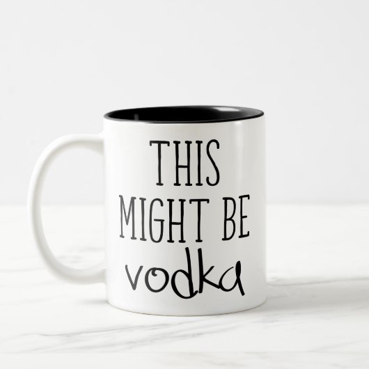 Das könnte Vodka sein. Zweifarbige Tasse (Links)