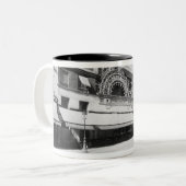 Das Konzert de Trianon in Paris Zweifarbige Tasse (Vorderseite Links)