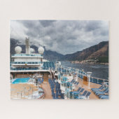 Das Kreuzschiff Royal Princessin in der Bucht von Puzzle (Horizontal)