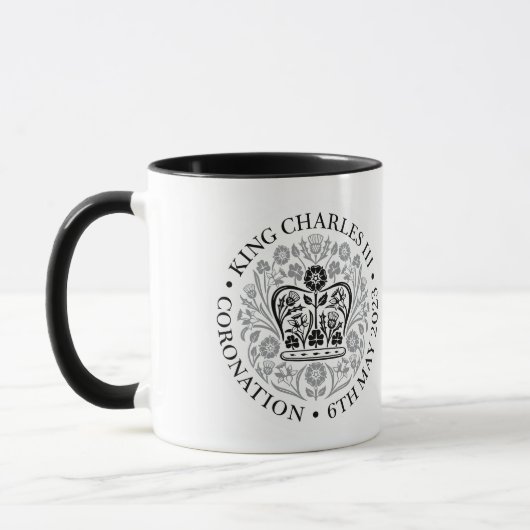 Das KrönungsEmblem des Königs Charles 2023 Tasse (Links)