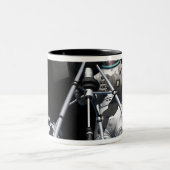 Das künstlerische Konzept der künftigen Weltraumfo Zweifarbige Tasse (Mittel)
