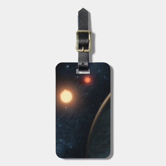 Das künstlerische Konzept illustriert Kepler-16b. Gepäckanhänger (Vorderseite vertikal)