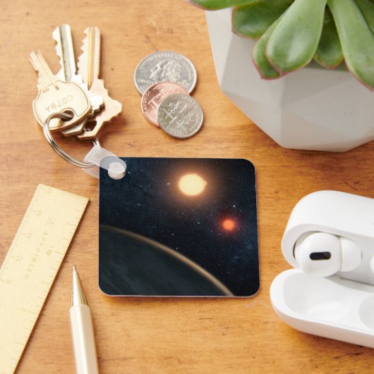 Das künstlerische Konzept illustriert Kepler-16b. Schlüsselanhänger (Schreibtisch)