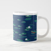 Das Lagoon-Muster des weißen Lotus Alligator Jumbo-Tasse (Rechts)