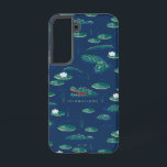 Das Lagoon-Muster des weißen Lotus Alligator Samsung Galaxy Hülle<br><div class="desc">Tauchen Sie ein in den geheimnisvollen Charme von HBO's The White Lotus mit diesem offiziell lizenzierten Alligator Lagunen-Muster. Dieses Design mit wachsamen Alligatoren, die zwischen ruhigen Lilienpads und zarten weißen Lotus-Blume lauern, verbindet tropische Ruhe mit einem Hauch von Intrige. Der reiche, dunkelblaue Hintergrund kontrastiert wunderschön mit den üppigen Grüntönen und...</div>