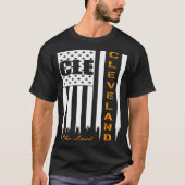Das Land Cleveland mit der US-Flagge T-Shirt (Vorderseite)
