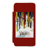 Das Land des Sonnenscheins - Skis stehend im Incipio iPhone Geldbeutel-Hülle (Folio Vorderseite)