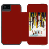 Das Land des Sonnenscheins - Skis stehend im Incipio iPhone Geldbeutel-Hülle (Folio Geöffnet)