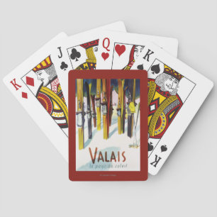 Das Land des Sonnenscheins - Skis stehend im Spielkarten