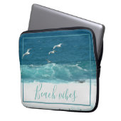 Das Laptop-Gehäuse von Beach Vibes Ocean Wave Laptopschutzhülle (Vorderseite Links)