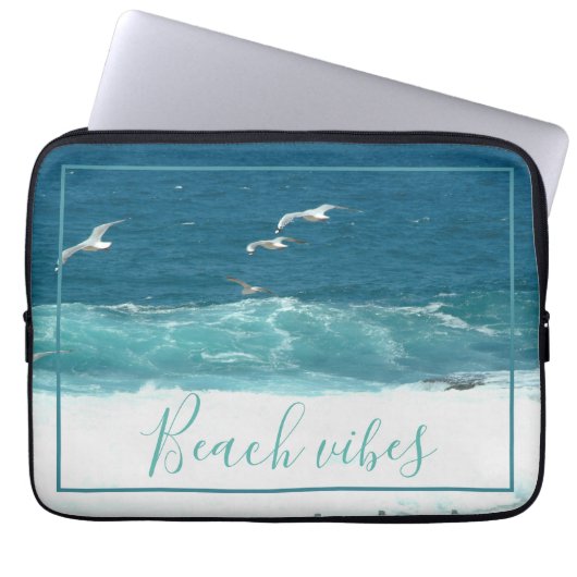 Das Laptop-Gehäuse von Beach Vibes Ocean Wave Laptopschutzhülle (Vorderseite)