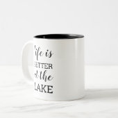 Das Leben am Schwarzen See ist besser Zweifarbige Tasse (Vorderseite Links)