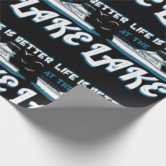 Das Leben am See ist besser - Pontoon Boat Geschen Geschenkpapier (Ecke)