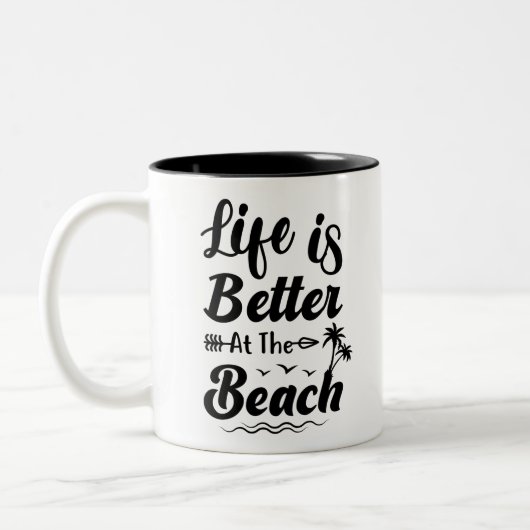 Das Leben am Strand ist besser Zweifarbige Tasse (Links)