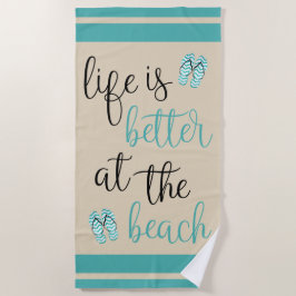 Das Leben am Strand ist türkisfarben Flip Flops be Strandtuch