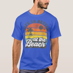 Das Leben am Strand Retro Sommerurlaub ist besser  T-Shirt