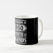 Das Leben beginnt 1930 mit der Geburt der Legende Kaffeetasse (VorderseiteRechts)