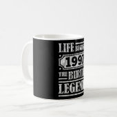 Das Leben beginnt 1997 mit der Geburt der Legende  Kaffeetasse (Vorderseite Links)