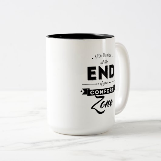 Das Leben beginnt am Ende Ihrer Komfortzone. Zweifarbige Tasse (VorderseiteRechts)