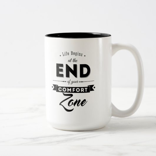 Das Leben beginnt am Ende Ihrer Komfortzone. Zweifarbige Tasse (Rechts)