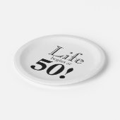 Das Leben beginnt bei 50 coolen Retro-Schriftart Pappteller (Schrägansicht)