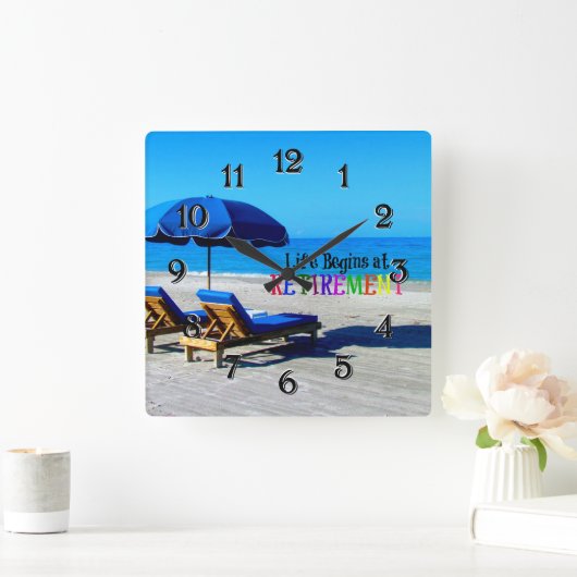 Das Leben beginnt bei der Rente Quadratische Wanduhr (Zuhause)