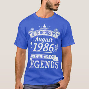 Das Leben beginnt im August 1986 mit der Geburt de T-Shirt