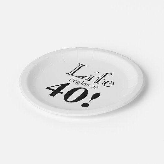 Das Leben beginnt mit 40 coolen Retro-Schriftart i Pappteller (Schrägansicht)