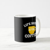 Das Leben beginnt nach dem Kaffee Basic Dunkel Kaffeetasse (VorderseiteRechts)