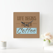 Das Leben beginnt nach den lustigen Sprüchen Quadratische Wanduhr (Zuhause)