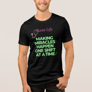 Das Leben der Krankenschwestern bringt Wunder Tri-Blend Shirt