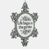 Das Leben fing im Garten an Schneeflocken Zinn-Ornament (Links)