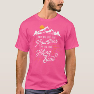 Das Leben gibt Ihnen Berge in Ihre Wanderschuhe Hi T-Shirt