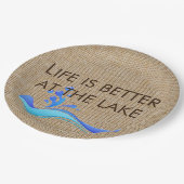 Das Leben ist am See-Leinwand-Papier-Teller besser Pappteller (Schrägansicht)