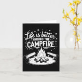 Das Leben ist besser am Campfeuer - Camper Art de  Karte (Gelbe Blume)