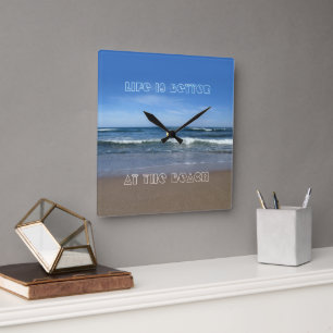 Das Leben ist besser an der Strandwall-Uhr Quadratische Wanduhr