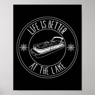 Das Leben ist besser auf dem Pontonboot zum Angeln Poster