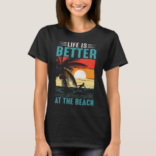 Das Leben ist besser beim Sonnenuntergang am Stran T-Shirt