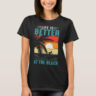 Das Leben ist besser beim Sonnenuntergang am Stran T-Shirt