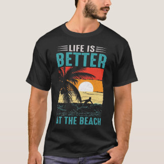 Das Leben ist besser beim Sonnenuntergang am Stran T-Shirt