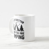 Das Leben ist besser Camping Kaffeetasse (Vorderseite Links)