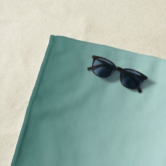 Das Leben ist besser im bunten Text am Strand Strandtuch (Beispiel)