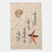 Das Leben ist besser in der Strandküche Handtuch. Geschirrtuch (Vertikal)