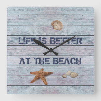 Das Leben ist besser in der Strandzeit Quadratische Wanduhr