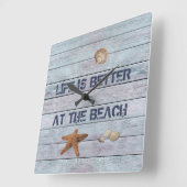 Das Leben ist besser in der Strandzeit Quadratische Wanduhr (Winkel)