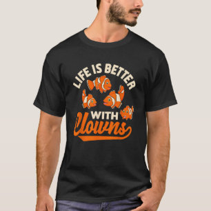 Das Leben ist besser mit den Clowns, die Fisch mit T-Shirt