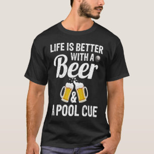 Das Leben ist besser mit einem Bier und einem Pool T-Shirt