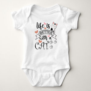 Das Leben ist besser mit einem Cat-Anführungsmotto Baby Strampler