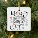 Das Leben ist besser mit einem Cat-Anführungsmotto Keramikornament<br><div class="desc">Ein lustiges Zitat - Leben ist besser mit Katze</div>