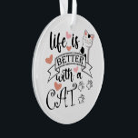 Das Leben ist besser mit einem Cat-Anführungsmotto Ornament<br><div class="desc">Ein lustiges Zitat - Leben ist besser mit Katze</div>